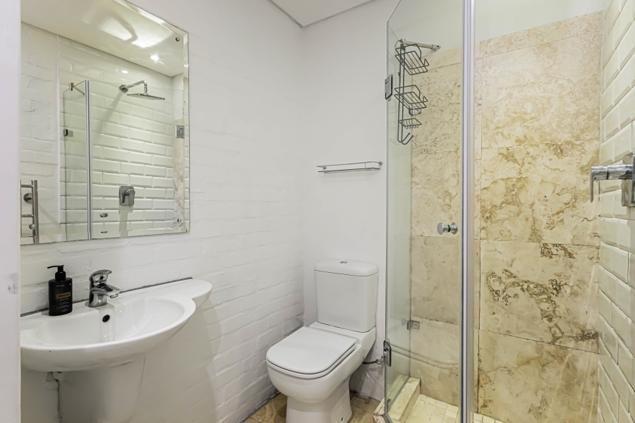 To Let 2 Bedroom Property for Rent in Green Point Western Cape